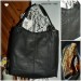 černá kožená kabelka